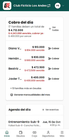 Pantalla de inicio de la app en un celular: «Cobro del día», con cuántas familias deben y el total, lo vencido en rojo y, debajo, cada familia con su saldo y el botón «Cobrar».