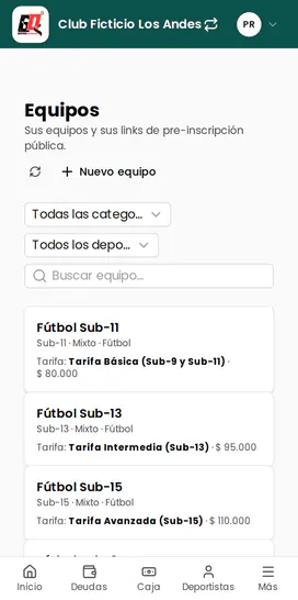 Lista de equipos del club en un celular: Fútbol Sub-11, Sub-13 y Sub-15, cada uno con su categoría, el deporte y la tarifa mensual que le corresponde.